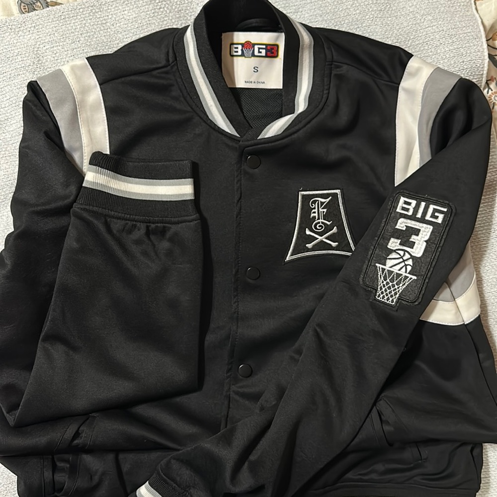 Thin black material, Jersey jacket style